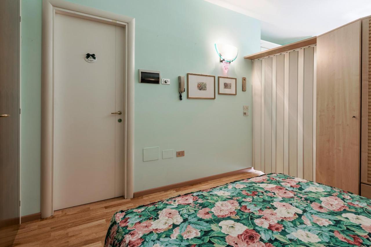 Azzurra Suite - Monolocale Con Piscina E Wifi Sirmione Exteriör bild
