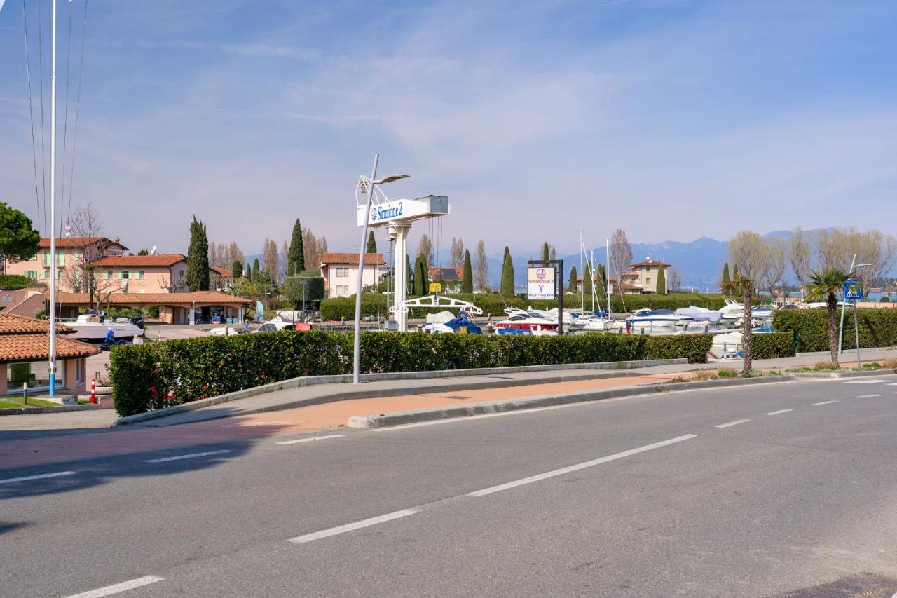 Azzurra Suite - Monolocale Con Piscina E Wifi Sirmione Exteriör bild